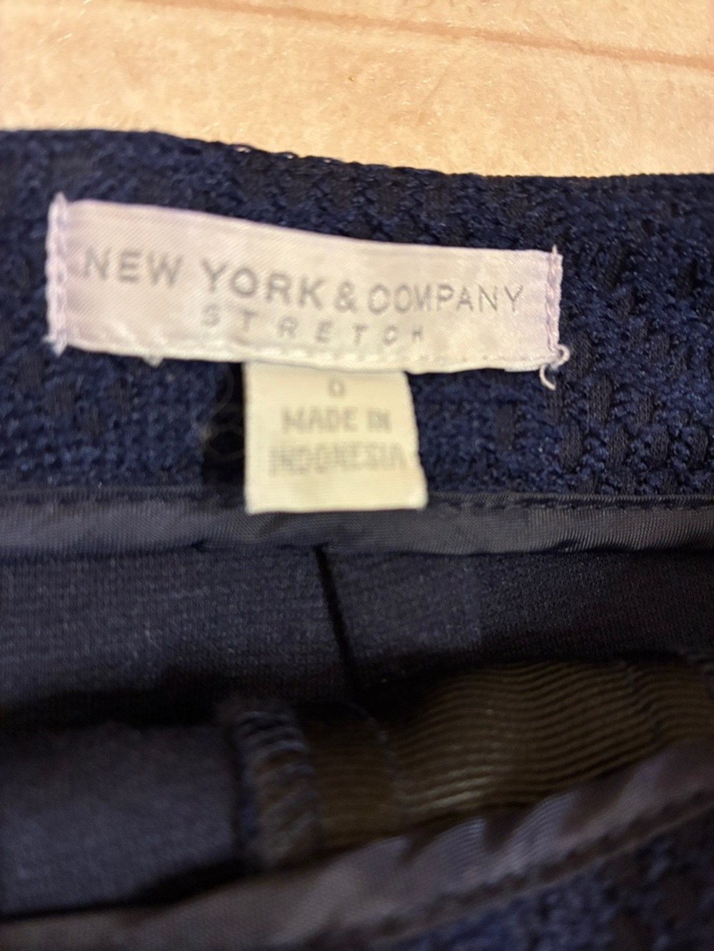 New York & Company Women’s Pencil Skirt Size 0 Navy with Black Vertical Trim - Picture 2 of 6